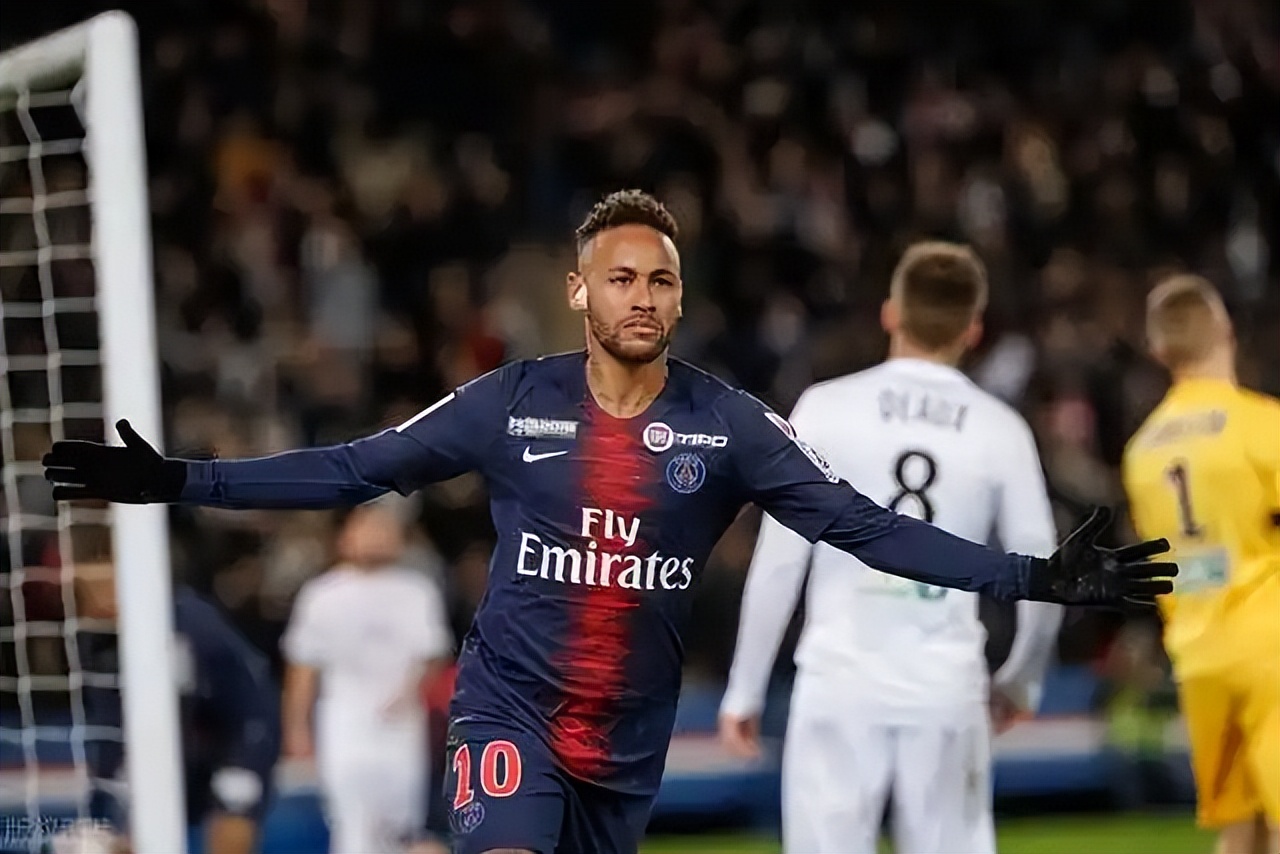 开云体育网址-内马尔重返赛场,比赛局势复杂首场状态出色,西班牙队观众沸腾!-开云体育网址