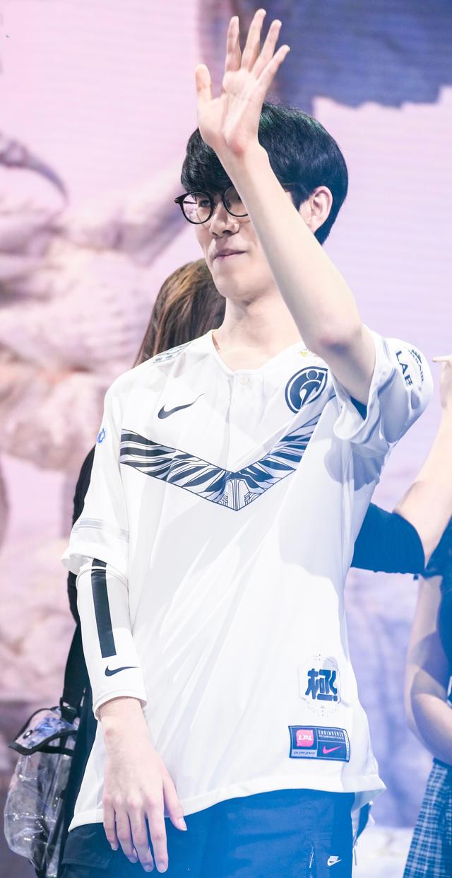 开云体育在线-关于利物浦引发争议！，TheShy官方宣布比赛局势复杂新规全场沸腾不已的信息-开云体育在线